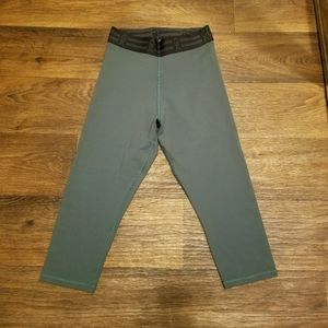 Good American Olive Capri Activewear Leggings